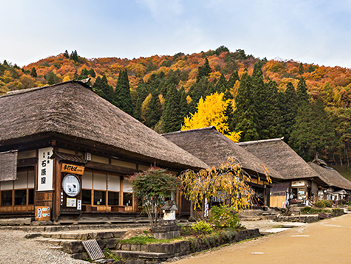 【東北歐嗨喲】金秋楓彩～日本東北名城秘境雙溫泉四日《超值版》（大內宿、南湖公園、塔崖、會津若松城、松島灣散策、長老湖 & 土津神社）【福島包機】