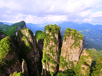 【遊遍中國自由行】湖北絕壁龍洞、恩施大峽谷、地心谷梭布埡石林八天(無購物、無自費)【中國南方航空】