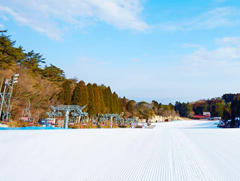 【星心假期】精彩關西玩雪趣五日（六甲山滑雪場～雪戰開打拉＋千年名湯有馬古溫泉～金之湯、環球影城、伊勢龍蝦和牛豪華饗宴）