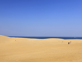 【山陰山陽歐嗨喲】山陰山陽沙丘絕景、超萌企鵝、柯南故鄉、溫泉五日(岡山後樂園、倉敷美觀地區、夢幻花鳥園、出雲大社、二十世紀梨博物館、鳥取沙丘)(星宇航空、神戶進出)JX8658