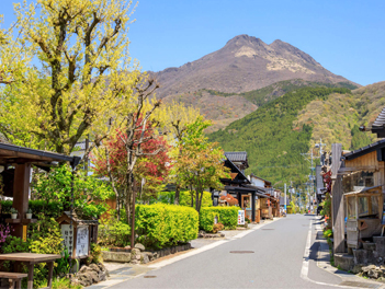 【九州歐嗨喲】北九州歐風夢幻小鎮古町輕旅行超值六日（門司港散策、宇佐神宮、湯布院、明礬溫泉湯花小屋、太宰府天滿宮、日向豆田老街、二日自由活動）【中華航空，台中/北九州】